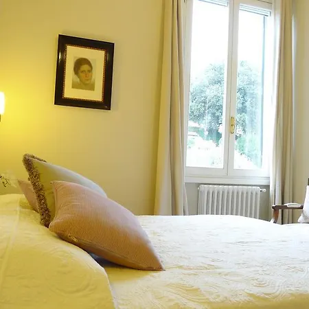 梅塔斯塔斯奥公寓 *