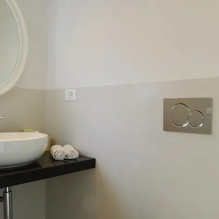 梅塔斯塔斯奥公寓 公寓 *